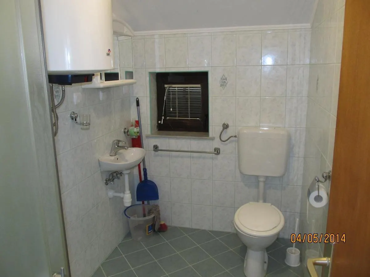 Ela Apartmani A2 Gornji Karin 0*,  Croatia