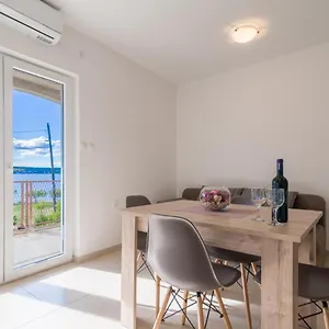 Apartament Dupor, Gornji Karin