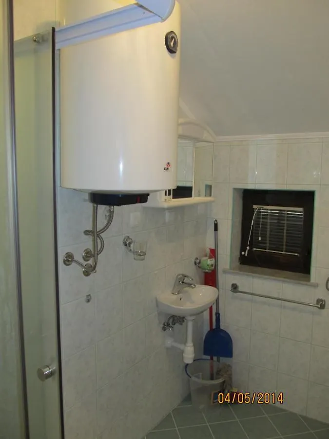 Ela Apartmani A2 Gornji Karin Croatia